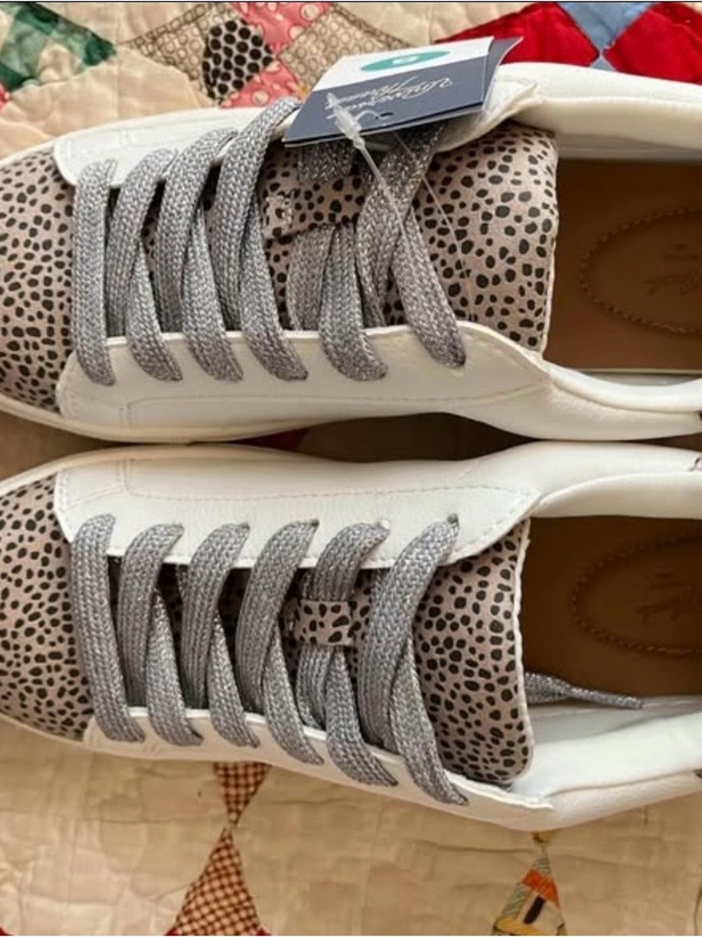 Universal Thread White Sneakers with Gray Speckled Accents - Picture 4 of 6